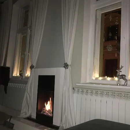 Klimatyczny Apartament Z Kominkiem Thorn Exterior foto