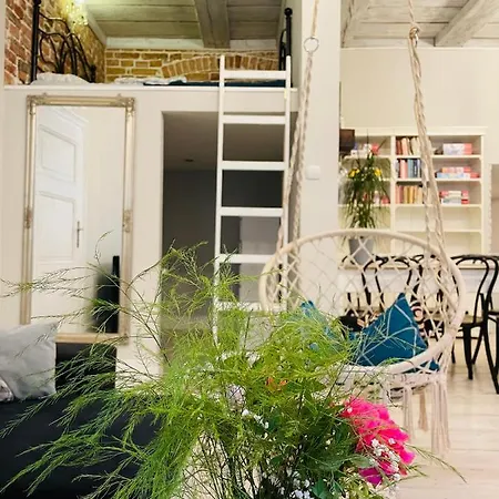 Klimatyczny Apartament Z Kominkiem Thorn Exterior foto