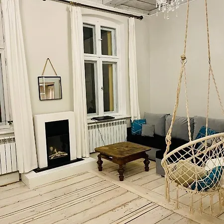 Klimatyczny Apartament Z Kominkiem Thorn Exterior foto